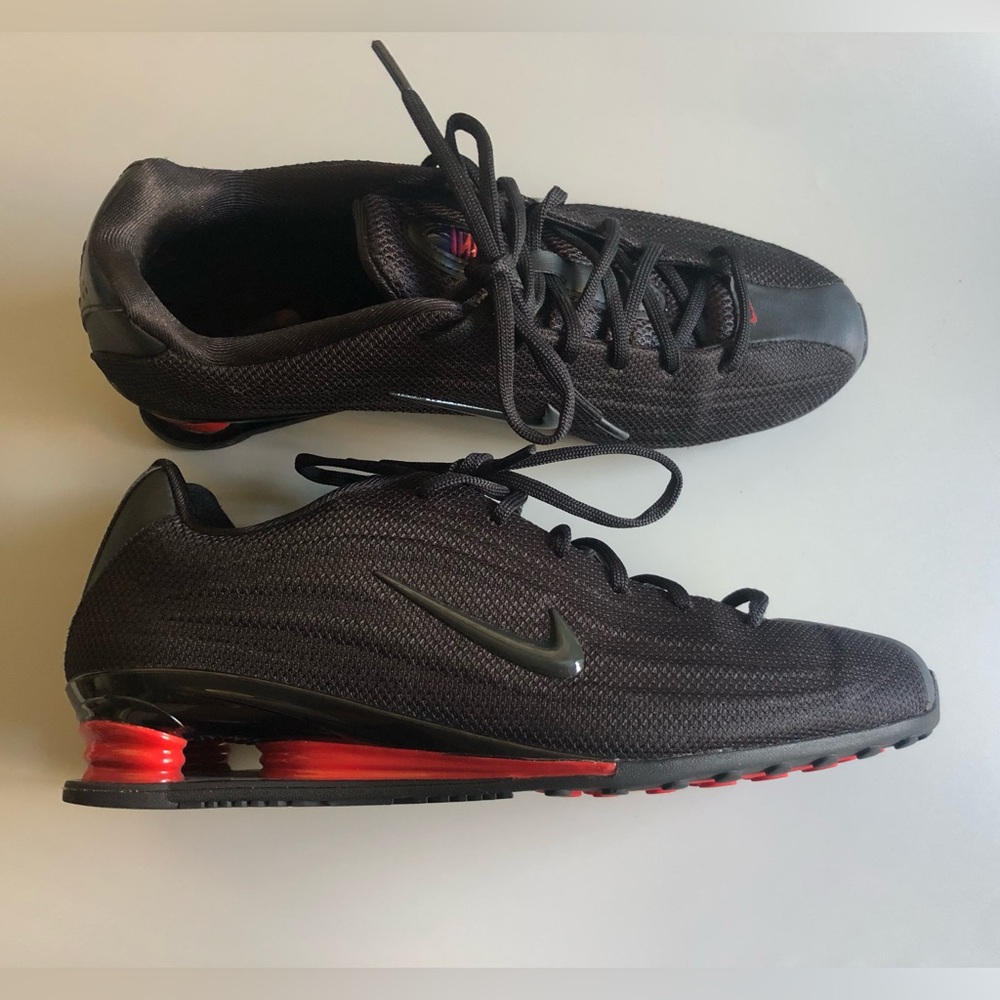 Nike Womens Shox Z “Black University Red” Size: US 9